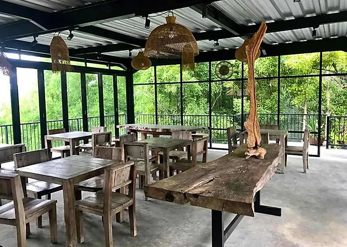 イン Kraras The & Donbiyu Rooftop Rendezvous Restaurant Munduk